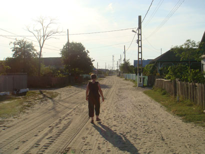 Sandstraße in Sfantu Gheorghe im Donaudelta - Rumänien Sandstraße in Sfantu Gheorghe im Donaudelta - Rumänien