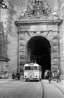 Bild: Krieger/Salzburg-AG Historischer Obus beim Siegmundstor in der Stadt Salzburg
