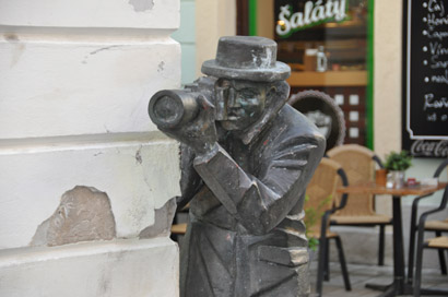Sehenswürdigkeiten Bratislava: Bronzefigur Paparazzi