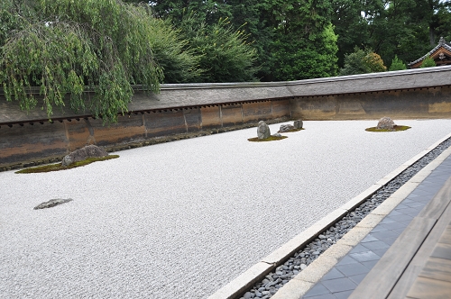 Zen-Garten im Ryoanji-Tempel im Kyoto Zen-Garten im Ryoanji-Tempel im Kyoto