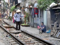 Bild: Verkäuferin in der "Zug-Gasse" in Hanoi Bild: Verkäuferin in der "Zug-Gasse" in Hanoi