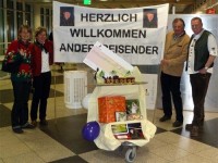 Bild: Begrüßung Andersreisender am Flughafen München - Bild: A. Bruggraber Bild: Begrüßung Andersreisender am Flughafen München - Bild: A. Bruggraber