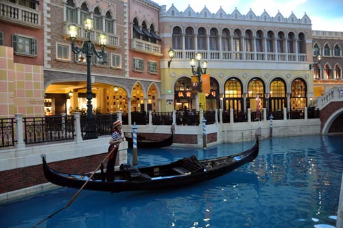 Bild: Fast so schön wie das Original: Venedig-Nachbau im Casino in Macau Bild: Fast so schön wie das Original: Venedig-Nachbau im Casino in Macau