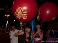 Bild: "Chuc mung nam moi - Happy New Year" Luftballone um Mitternacht Bild: "Chuc mung nam moi - Happy New Year" Luftballone um Mitternacht
