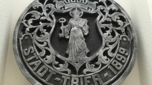 Bild: Gullydeckel aus Trier (1899) (c) Alex Koob