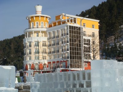 Hotel in Listvjanka am Baikalsee im Winter - Russland