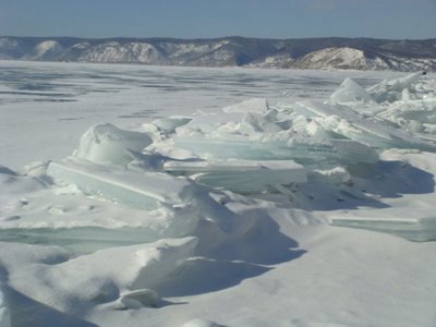 Zugefrorener Baikalsee im Winter - Russland