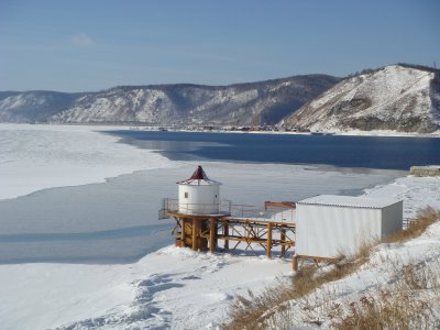 Listvjanka, Blick Richtung Port Baikal am Baikalsee und Abfluß der Angara - Russland