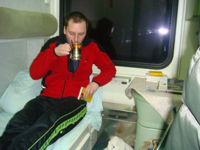Tee trinken im Schlafwagen Wien - Moskau 