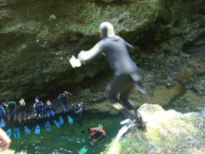 Sprung beim Scuben in die Traun - Oberösterreich