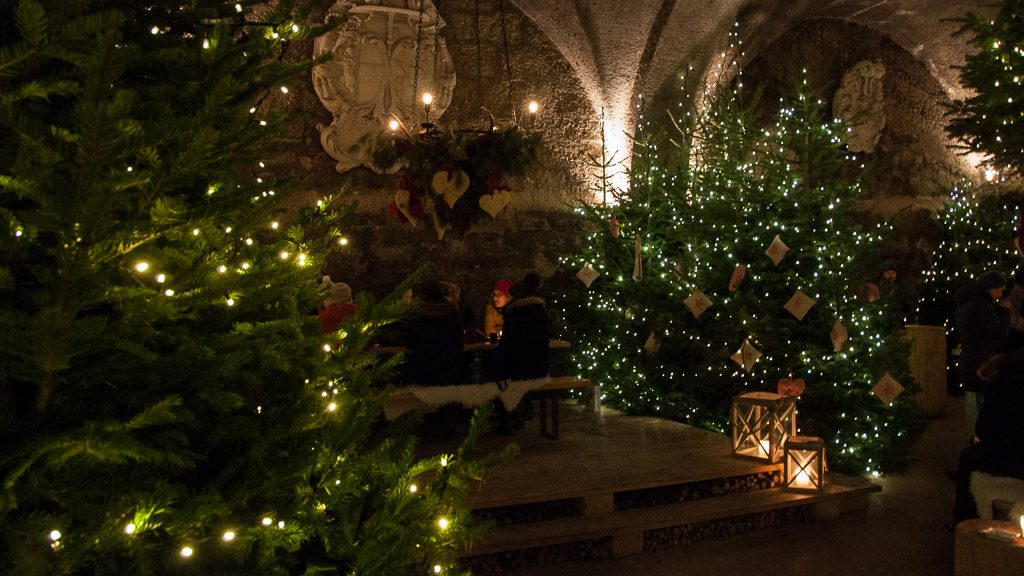 St. Peter Stiftskeller im Advent beim Adventmarktbummel durch Salzburg