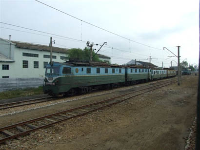 Doppeltraktion E-Loks in Tanchon, Nordkorea - Bild: Helmut Uttenthaler