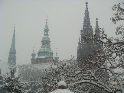 St.-Veits-Dom und Prager Burg im Schnee