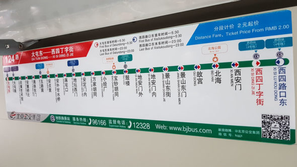 Haltestellen-Information im Bus in Peking