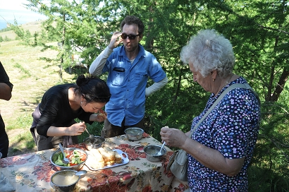 Omul-Fischsuppe auf der Insel Olchon im Baikalsee