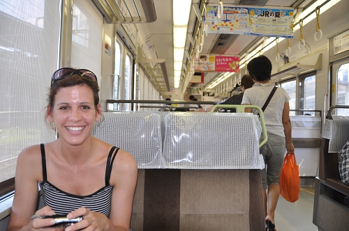 Alisson im Zug von Nara nach Kyoto
