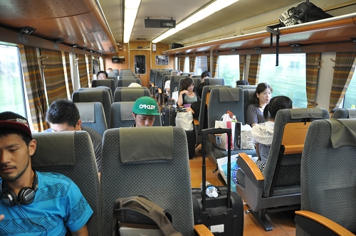 Trans-Kyushu-Express innen