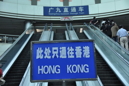 Guangzhou East Station: Zugang zum Zug nach Hongkong