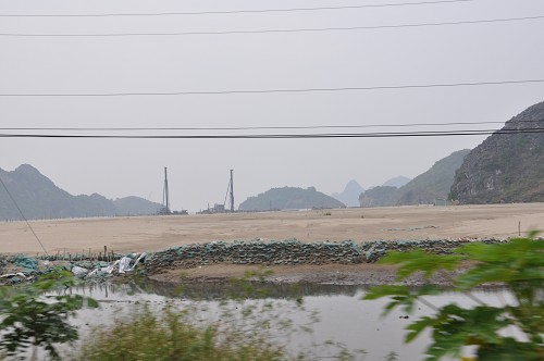 Bild: Trockenlegung einer Bucht auf der Cat Ba Insel in Vietnam