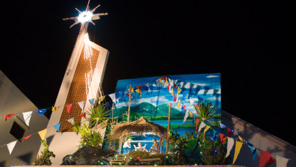 Kirche und Weihnachtskrippe in Vietnam