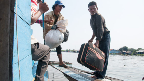 Passagiere verlassen das Boot Battambang - Siem Reap