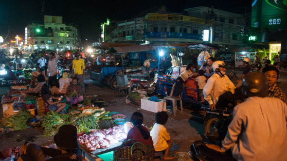 Psar Nat Zentralmarkt Battambang bei Nacht