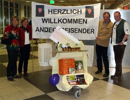 Bild: Begrüßung Andersreisender am Flughafen München - Bild: A. Bruggraber
