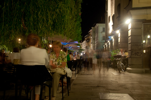 Bild: Nachtleben in Ljubljana entlang der Ljubljanica