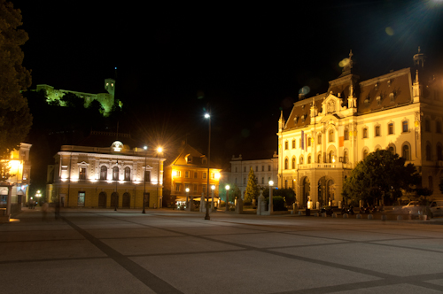 Bild: Kongresni Trg in Ljubljana bei Nacht