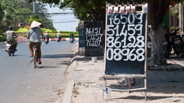 Lotterie-Gewinne in Vietnam am Straßenrand