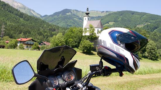 Bild: Motorrad und Berge
