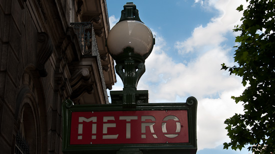Bild: Metro-Schild Paris