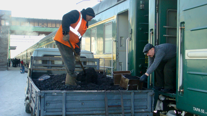 Bild: Kohle-Nachschub beim Waggon in Ulan-Ude