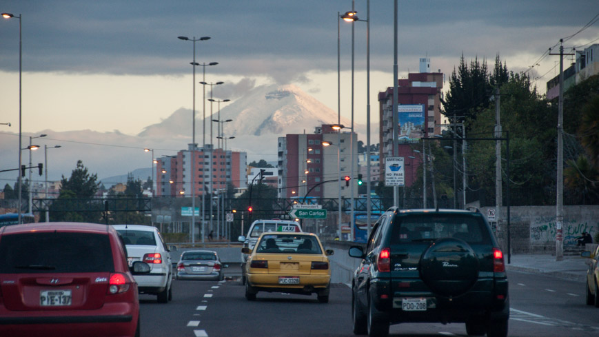 Bild: Cotopaxi von Quito aus gesehen