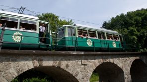 Bild: Drachenfelsbahn am Viadukt