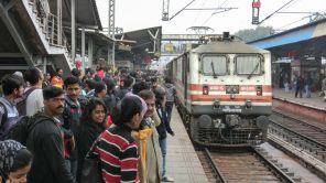 Bild: Trivandrum Rajdhani Express in H. Nizamuddin (Delhi)