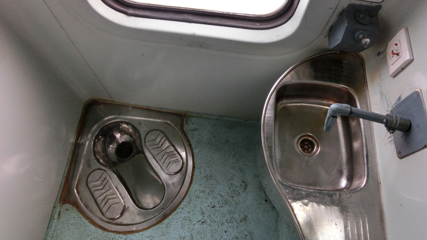 Bild: Indische Toilette im Rajdhani Express
