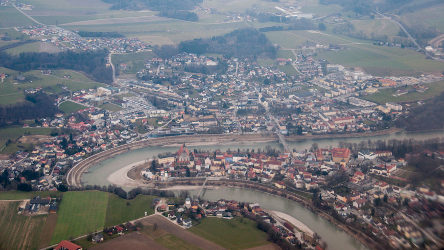 Luftbild von Oberndorf und Laufen