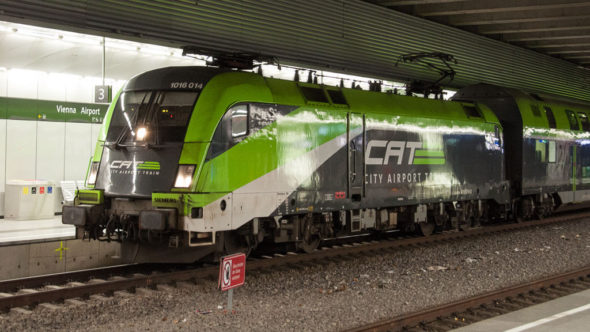 CityAirportTrain (CAT) im Bahnhof Flughafen Wien