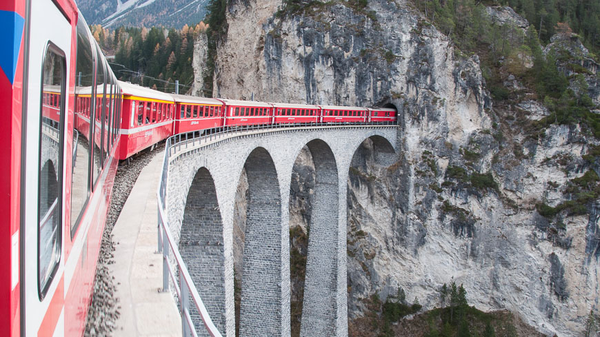 Bild: Bernina Express auf dem Landwasser Viadukt