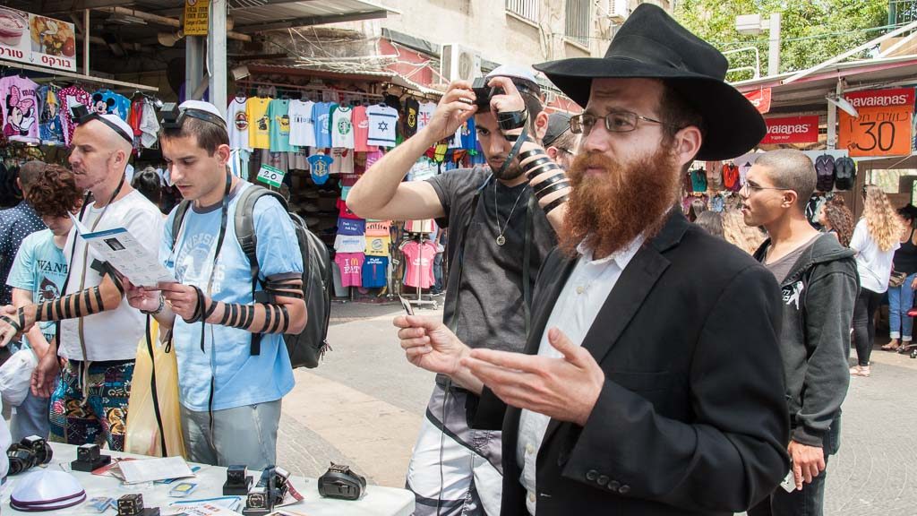 Bild: Stand der Lubawitscher in Tel Aviv