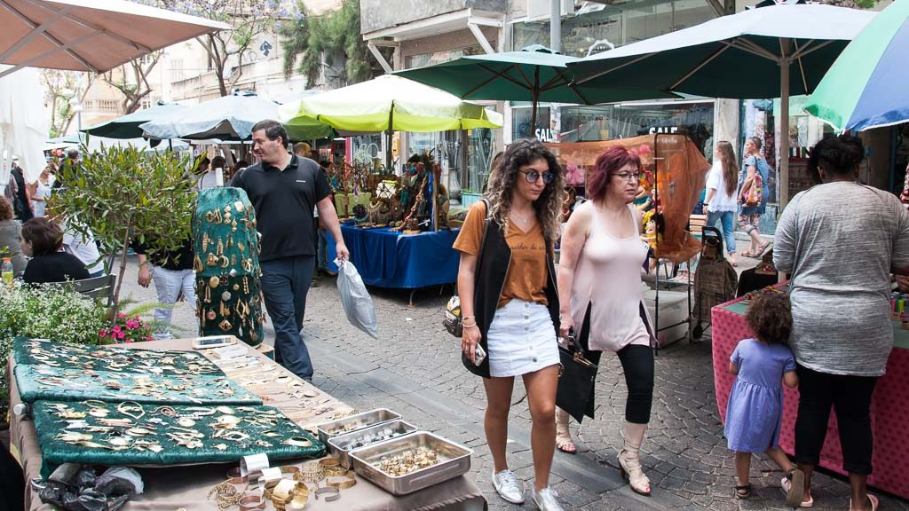 Nachlat Binaymin Kunsthandwerksmarkt in Tel Aviv