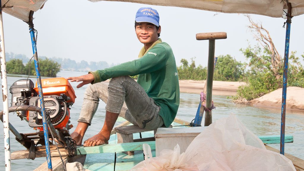 Delfinbeobachtung mit dem Boot am Mekong