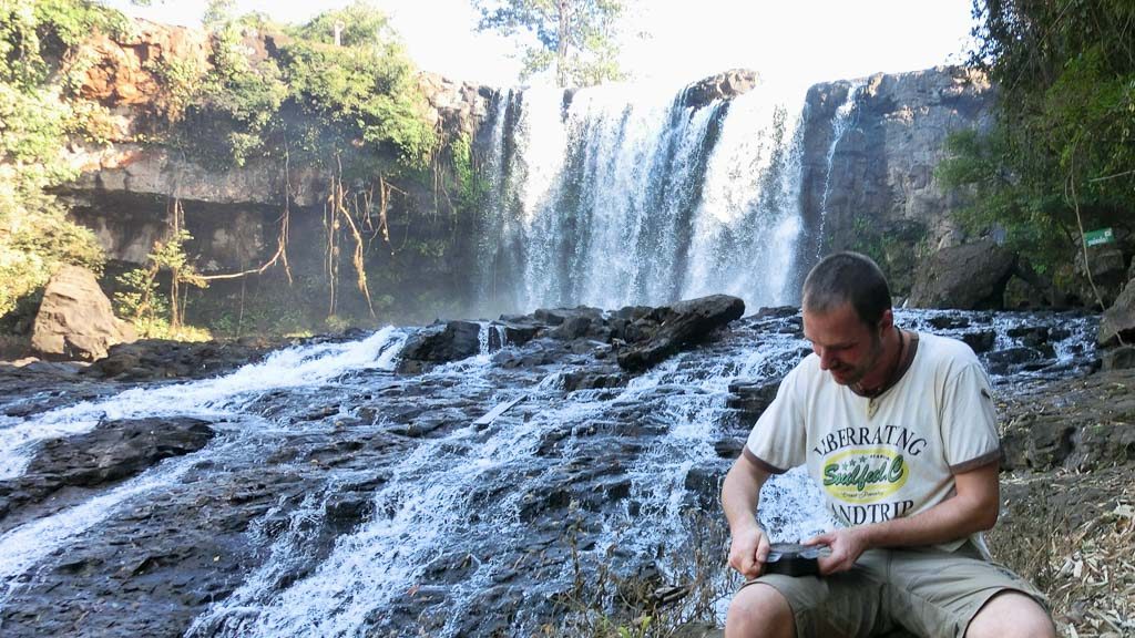 Geocache beim Bou-Sraa-Wasserfall