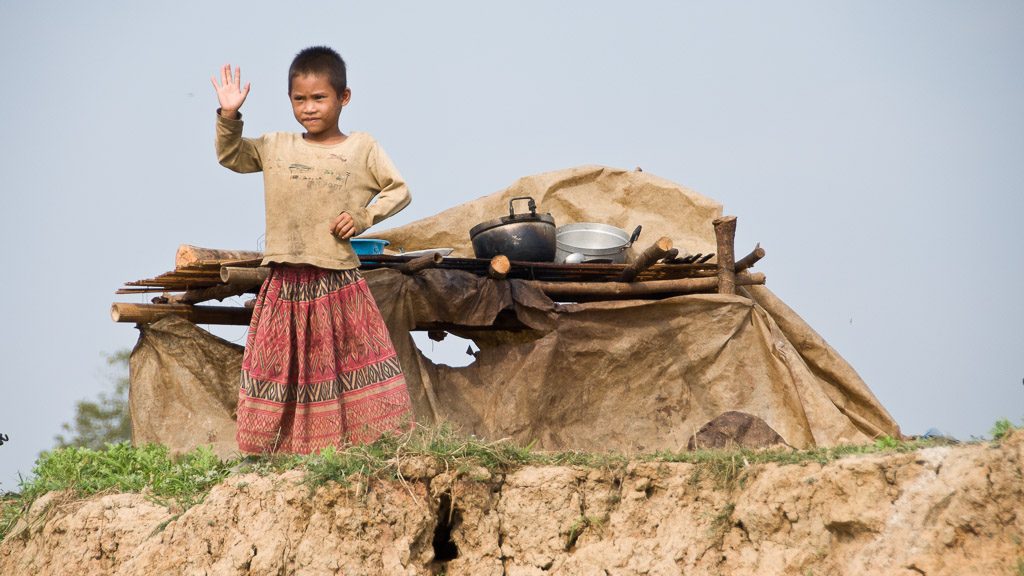 Kind bei der Bootsfahrt von Battambang nach Siem Reap