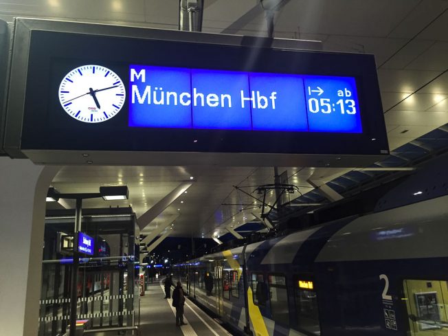 Meridian Zug in Salzburg Hauptbahnhof