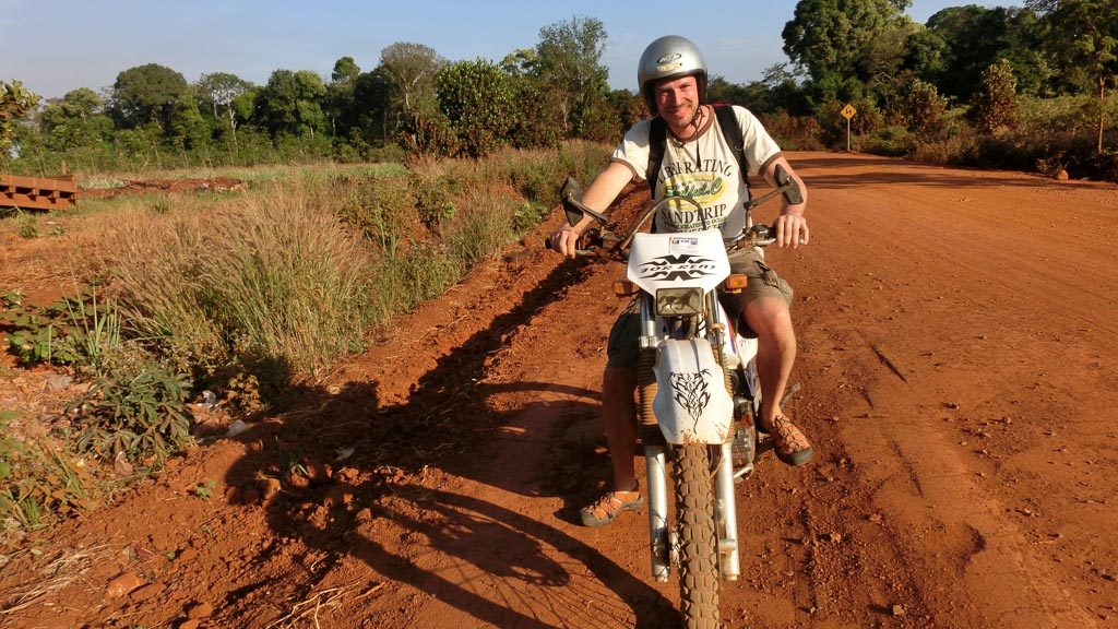 Moped auf der Sandpiste bei Sen Monorom