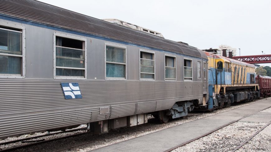 SNCF Waggon aus rostfreiem Stahl in Israel