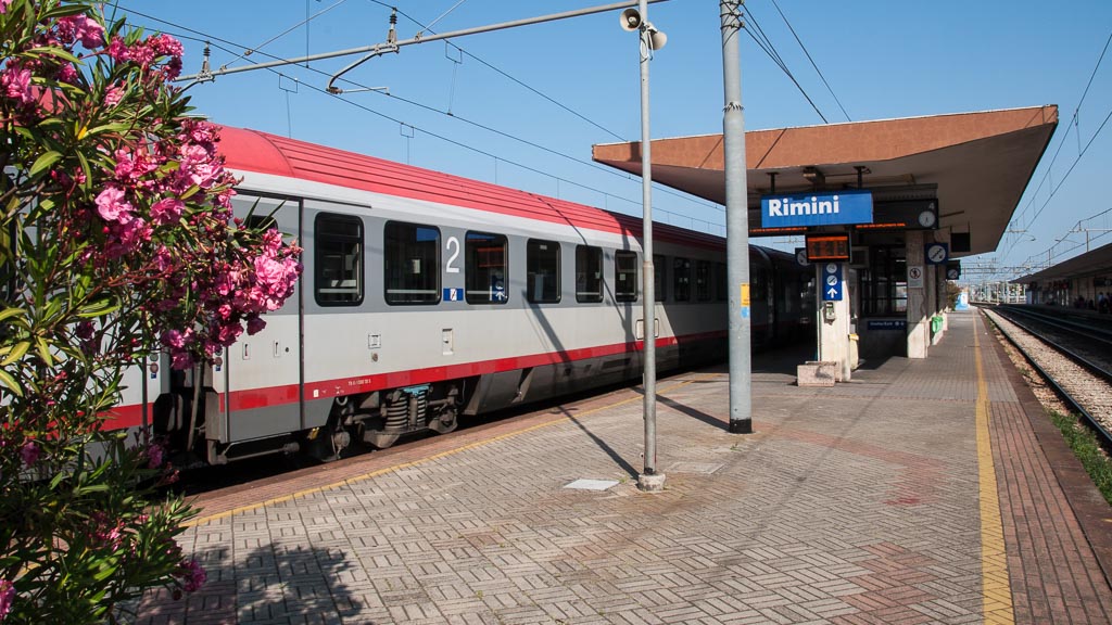 Direkter Zug nach Rimini Bequem in den Urlaub Anders reisen
