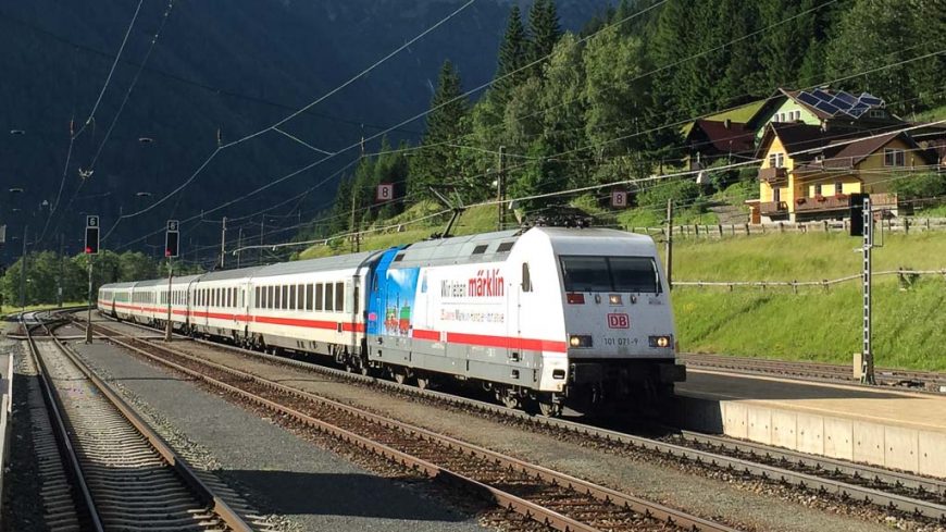 Zug im Bahnhof Mallnitz-Obervellach